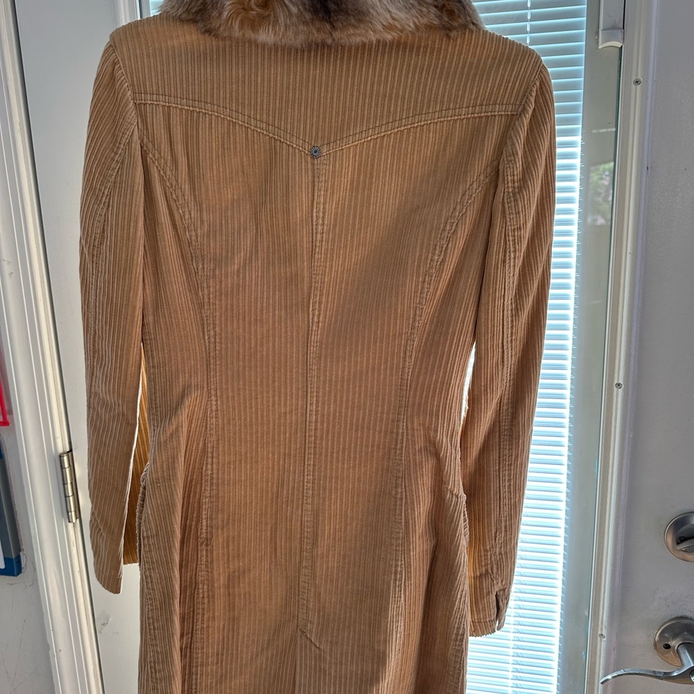 Mango - Picture 2 of 9